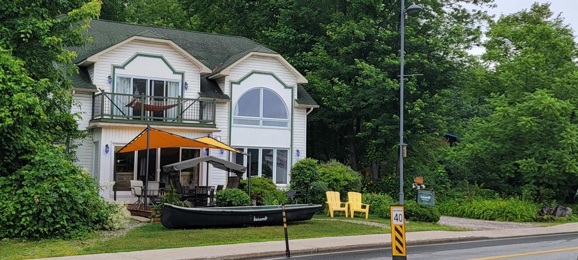 Kokomo Inn Bed And Breakfast Ottawa-Gatineau'S Only Tropical Riverfront B&B On The National Capital Cycling Pathway Route Verte #1 - For Adults Only - Chambre D'Hotes Tropical Aux Berges Des Outaouais Bnb #17542O Экстерьер фото