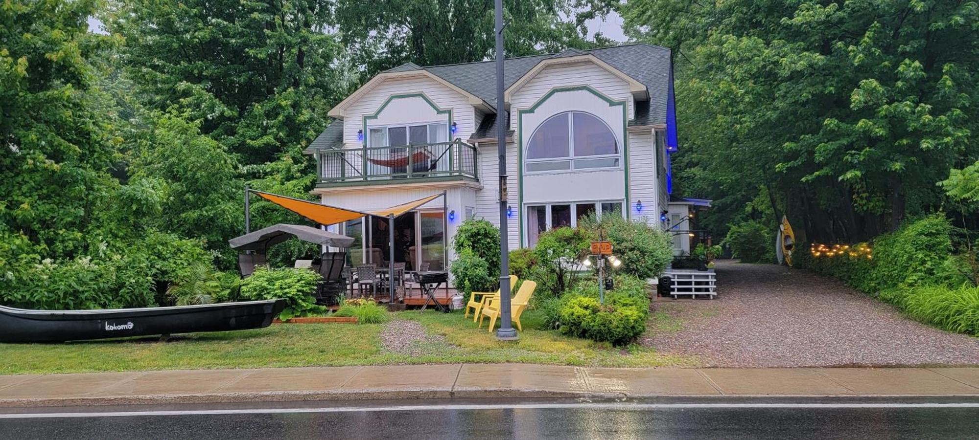 Kokomo Inn Bed And Breakfast Ottawa-Gatineau'S Only Tropical Riverfront B&B On The National Capital Cycling Pathway Route Verte #1 - For Adults Only - Chambre D'Hotes Tropical Aux Berges Des Outaouais Bnb #17542O Экстерьер фото