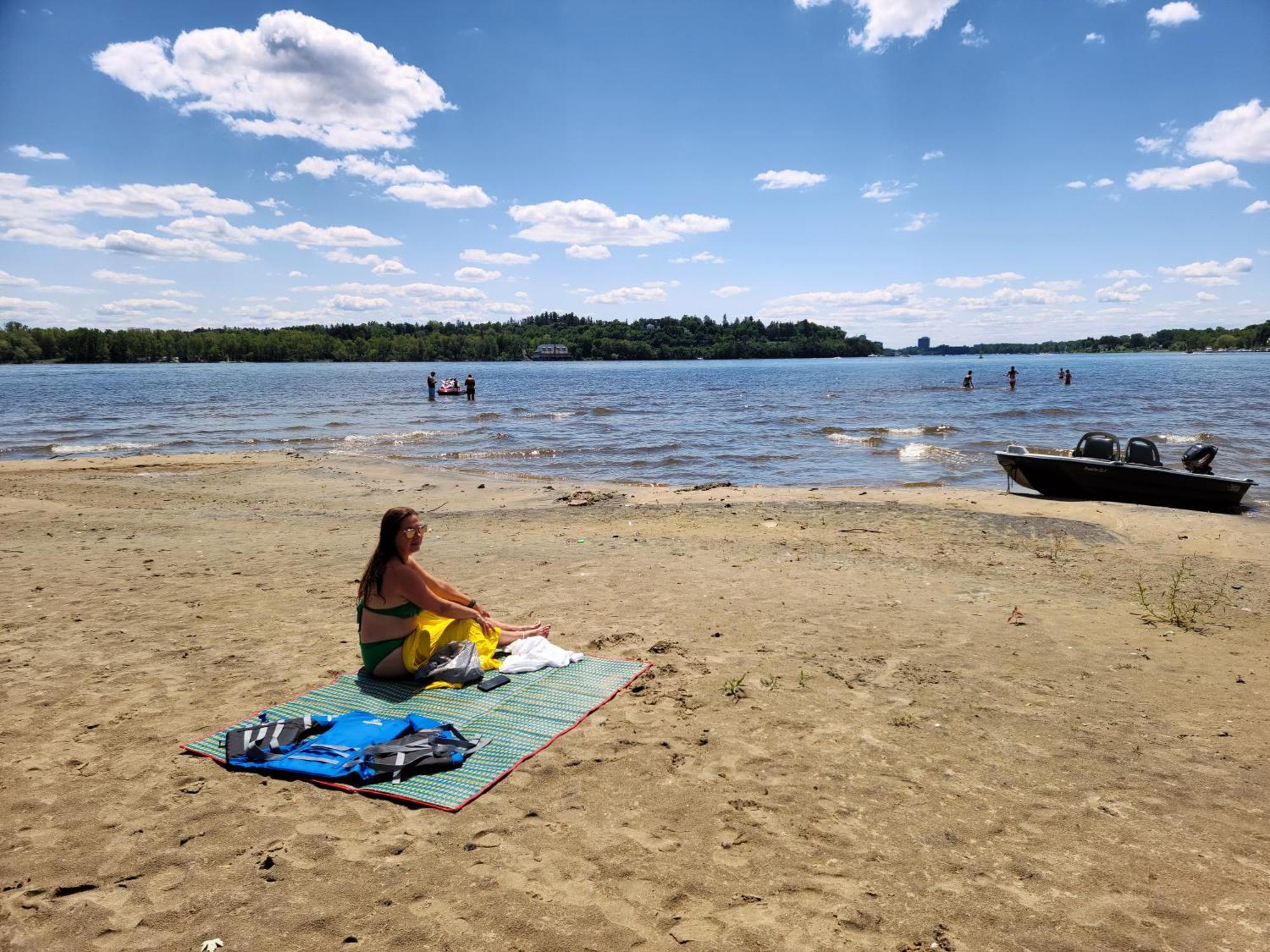 Kokomo Inn Bed And Breakfast Ottawa-Gatineau'S Only Tropical Riverfront B&B On The National Capital Cycling Pathway Route Verte #1 - For Adults Only - Chambre D'Hotes Tropical Aux Berges Des Outaouais Bnb #17542O Экстерьер фото