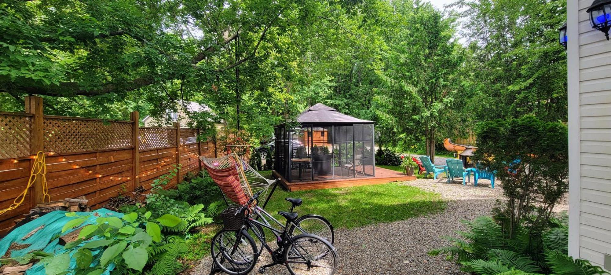 Kokomo Inn Bed And Breakfast Ottawa-Gatineau'S Only Tropical Riverfront B&B On The National Capital Cycling Pathway Route Verte #1 - For Adults Only - Chambre D'Hotes Tropical Aux Berges Des Outaouais Bnb #17542O Экстерьер фото