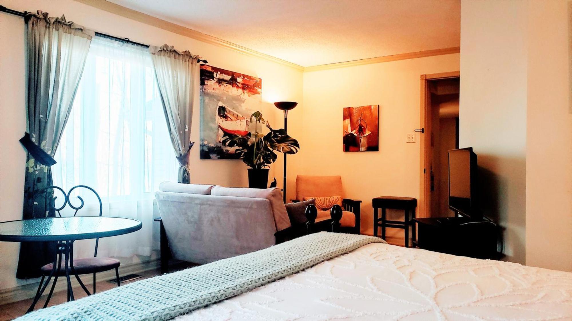 Kokomo Inn Bed And Breakfast Ottawa-Gatineau'S Only Tropical Riverfront B&B On The National Capital Cycling Pathway Route Verte #1 - For Adults Only - Chambre D'Hotes Tropical Aux Berges Des Outaouais Bnb #17542O Экстерьер фото