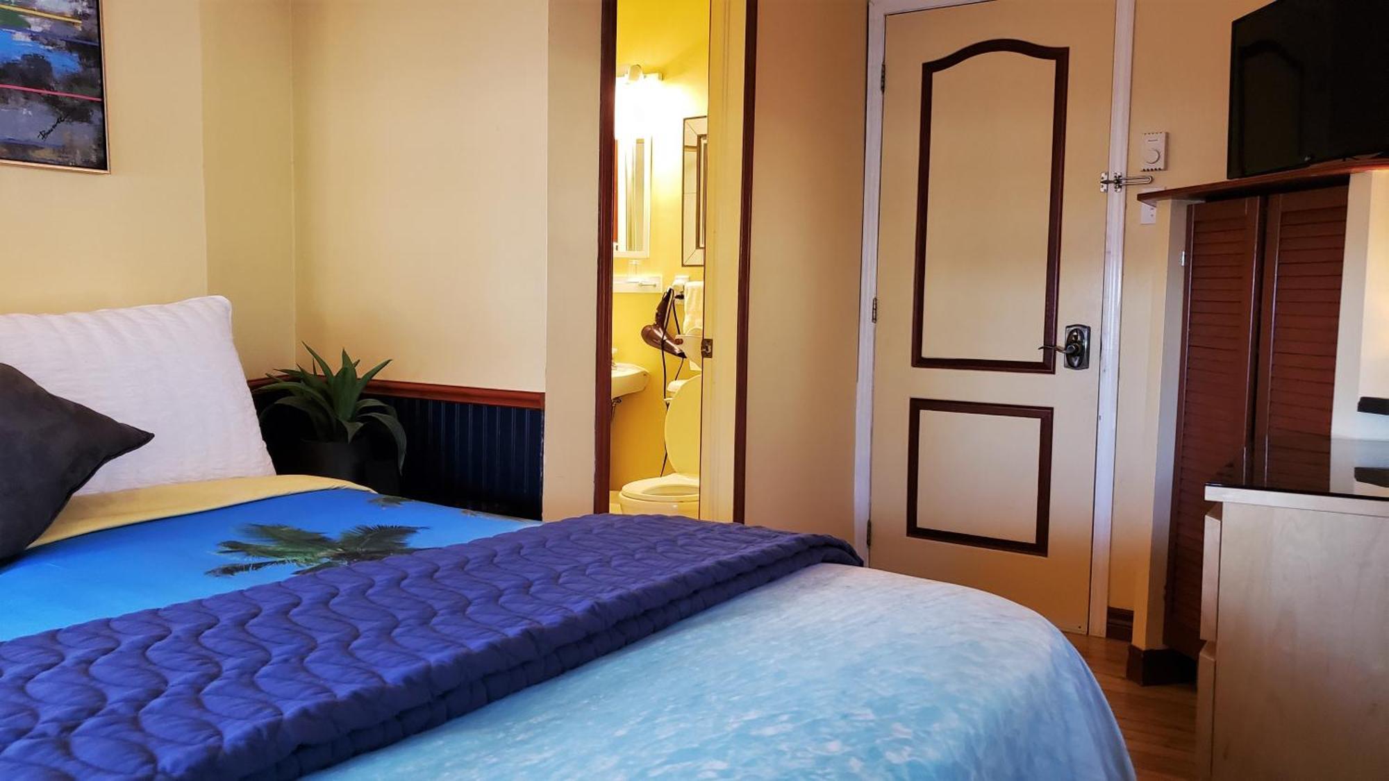 Kokomo Inn Bed And Breakfast Ottawa-Gatineau'S Only Tropical Riverfront B&B On The National Capital Cycling Pathway Route Verte #1 - For Adults Only - Chambre D'Hotes Tropical Aux Berges Des Outaouais Bnb #17542O Номер фото