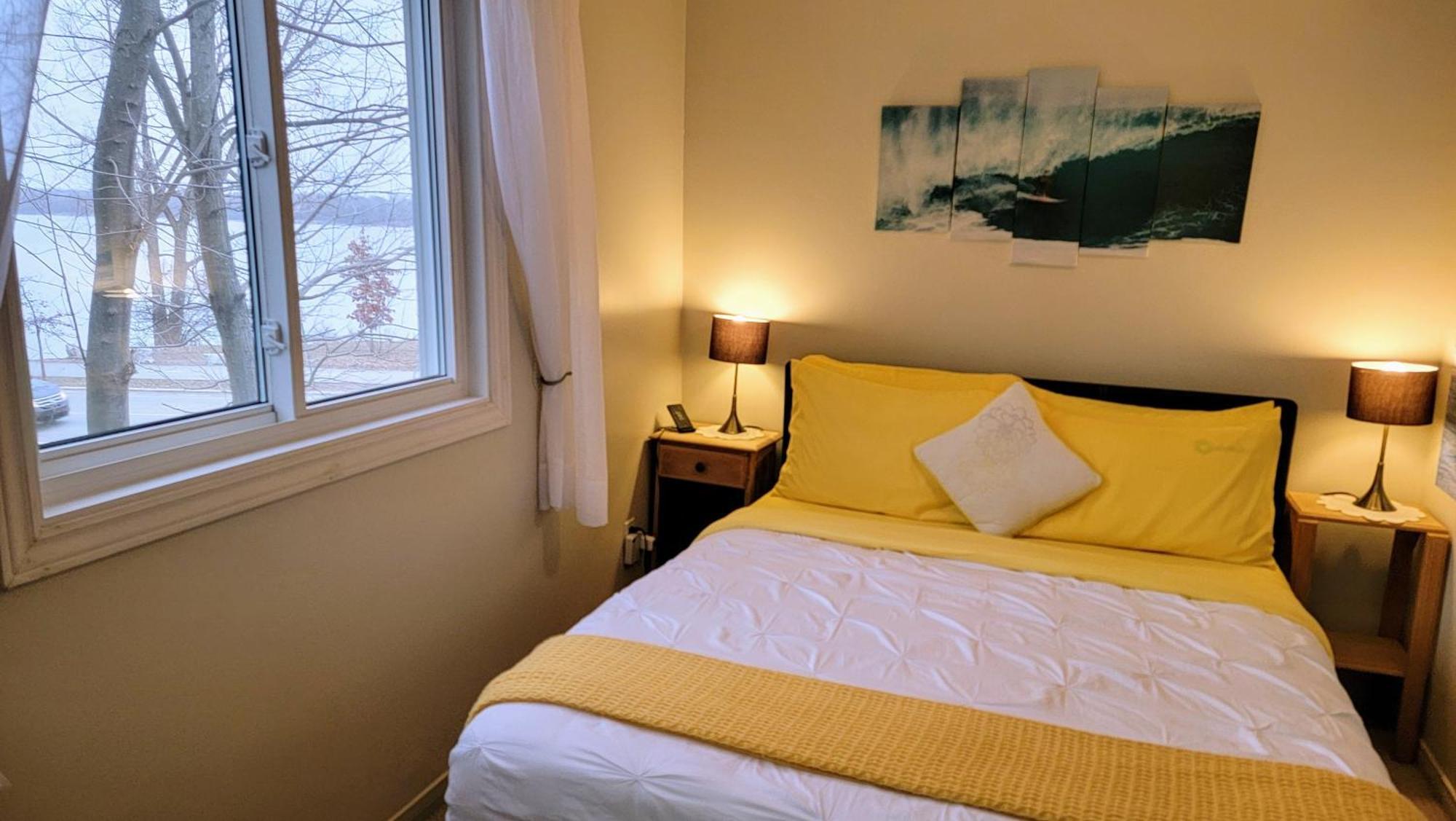 Kokomo Inn Bed And Breakfast Ottawa-Gatineau'S Only Tropical Riverfront B&B On The National Capital Cycling Pathway Route Verte #1 - For Adults Only - Chambre D'Hotes Tropical Aux Berges Des Outaouais Bnb #17542O Номер фото