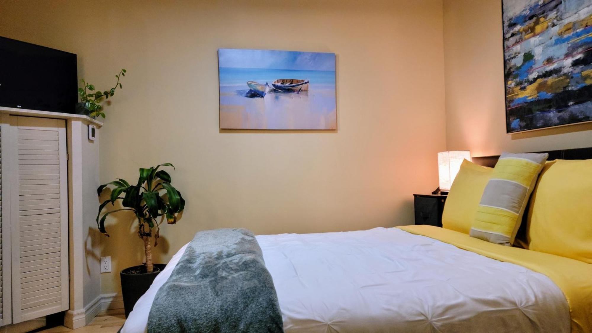Kokomo Inn Bed And Breakfast Ottawa-Gatineau'S Only Tropical Riverfront B&B On The National Capital Cycling Pathway Route Verte #1 - For Adults Only - Chambre D'Hotes Tropical Aux Berges Des Outaouais Bnb #17542O Номер фото