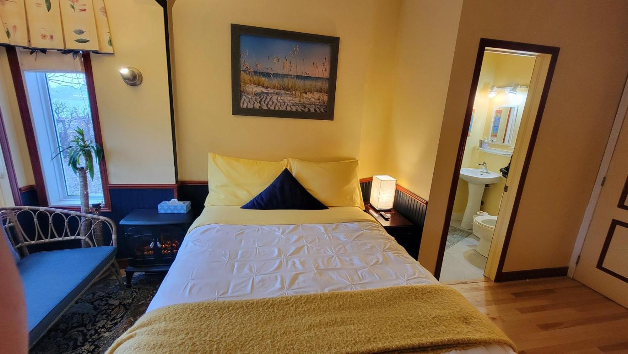 Kokomo Inn Bed And Breakfast Ottawa-Gatineau'S Only Tropical Riverfront B&B On The National Capital Cycling Pathway Route Verte #1 - For Adults Only - Chambre D'Hotes Tropical Aux Berges Des Outaouais Bnb #17542O Номер фото